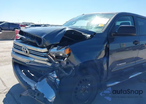 2017 Toyota Tundra Sr5 4.6L V8 из США, поврежденный, VIN 5TFEM5F14HX110060